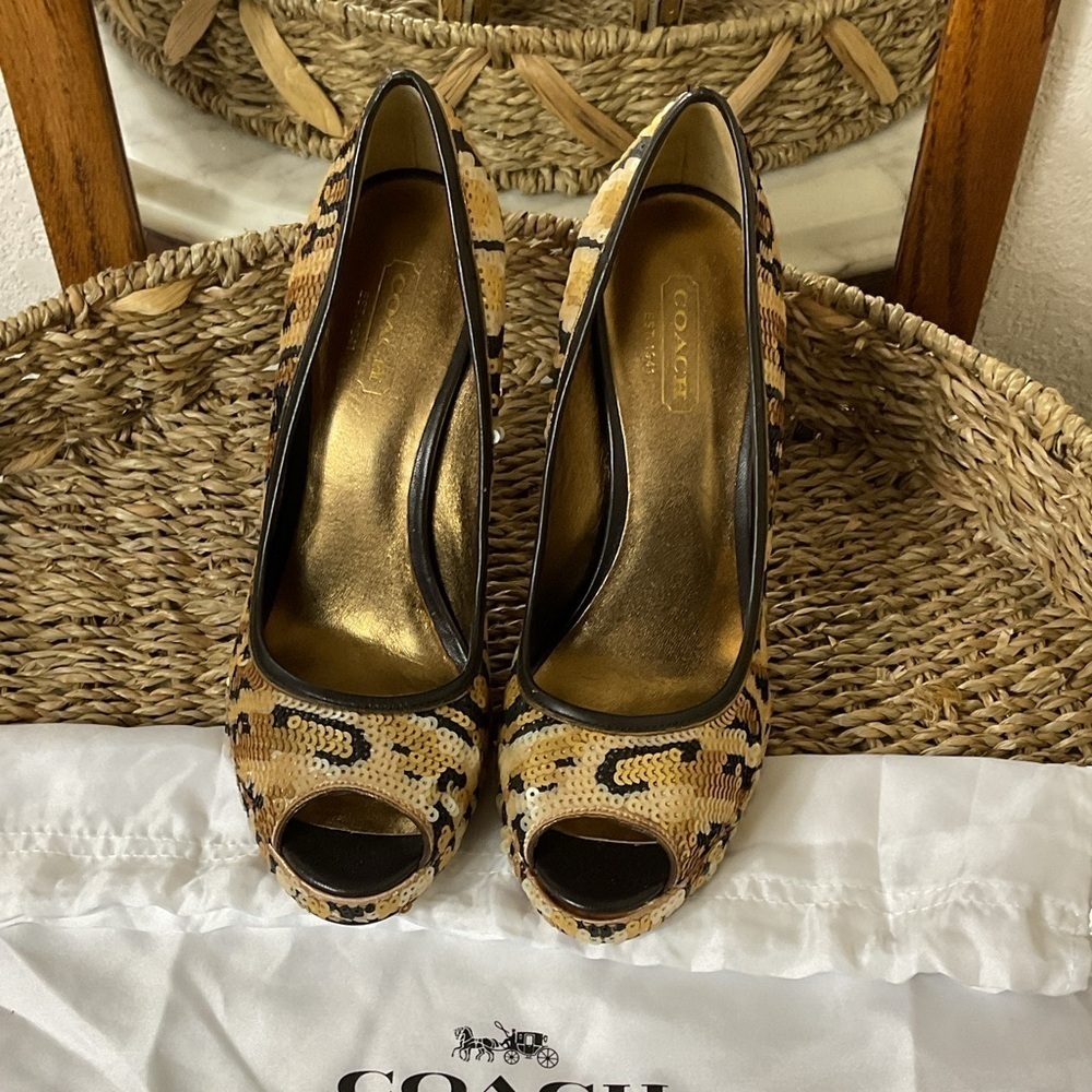 COACH GENUINE SEQUINED leopard  PRINT HEELS,
UNIQUE EUC 5.5 on trend, metallic - Picture 6 of 6